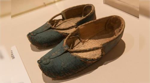 قدیمی ترین کفش های دنیا به علاوه عکس