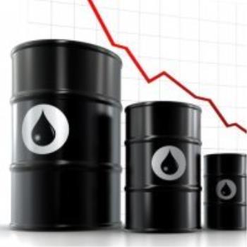 افزایش قیمت نفت با افت دلار