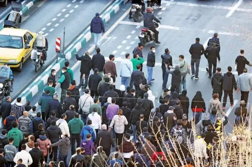 بر خلاف سفارش افراد افراطی، بازداشت شدگان حوادث اخیر را آزاد کند